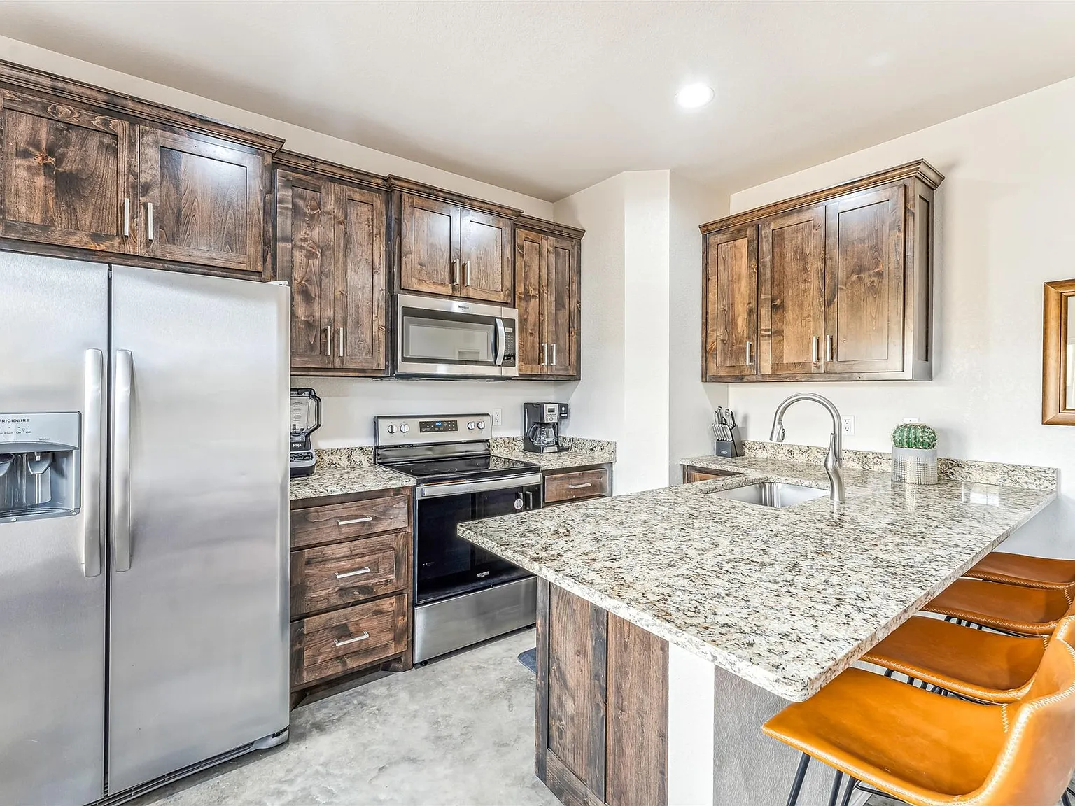 2 bed, 2.5 bath, 1070 sqft, $1,650 — Photo 4