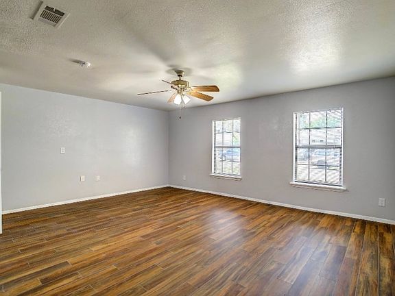 5th image of 713 Meadow Mead Dr