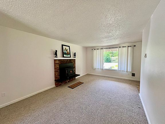4th image of 738 36th Ave NE