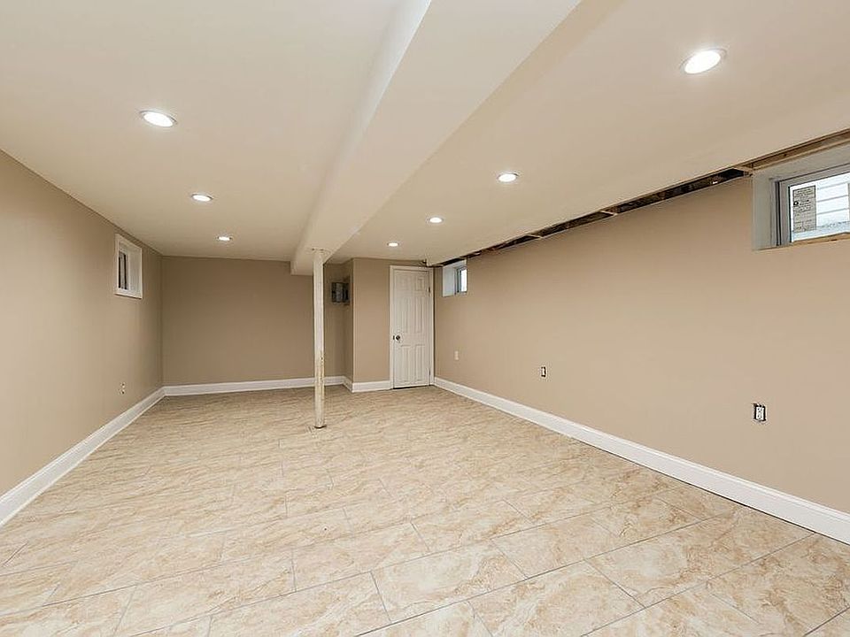 2nd image of 186-29 Pineville Ln #1