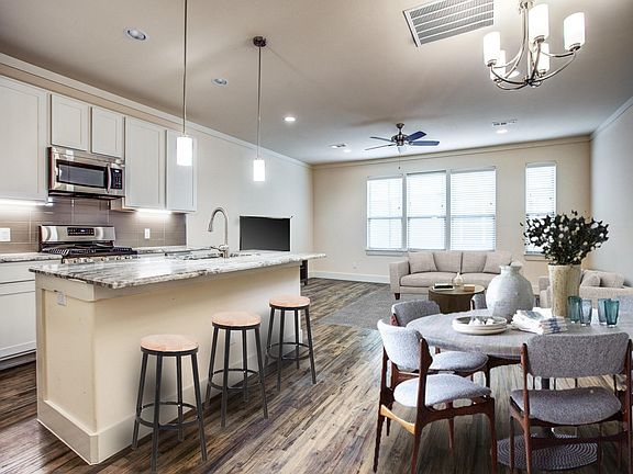 4th image of 2900 Douglas Ave #15
