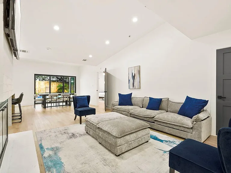 3327 Freshmeadows Dr — Photo 8
