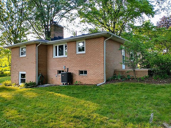 Rear/ Kitchen & Br1 window