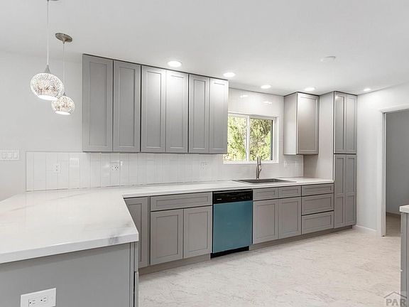 5th image of 67 Loch Lomond Ln