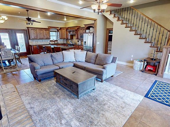 4th image of 3328 Chisholm Dr