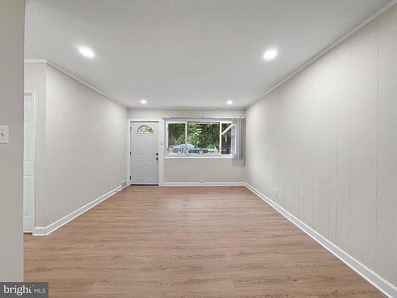 4th image of 7905 Greenleaf Rd