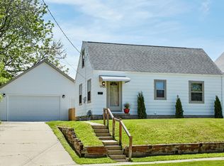 1905 E Eden Pl, St Francis, WI 53235