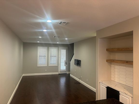 3rd image of 825 E Cassia Ln Unit D