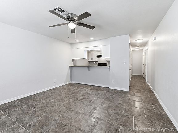 4th image of 14211 S Hickory Pl