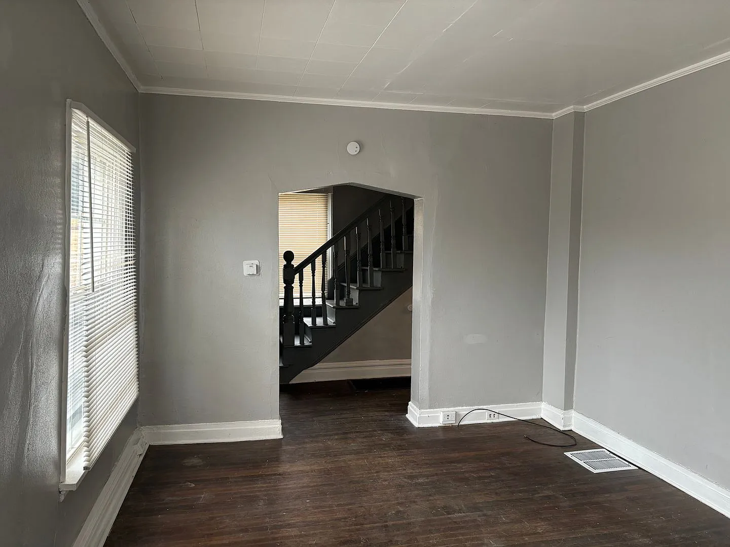 Coming Soon ! 2 Story - Large 3 Bedroom 1 Bath Home 2 Story — Photo 4