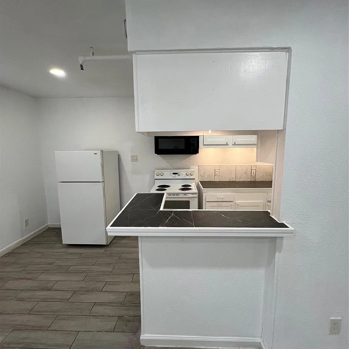 1 bed, 1.0 bath, 619 sqft, $1,100 — Photo 1