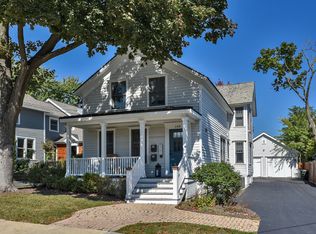 148 W Station St, Barrington, IL 60010
