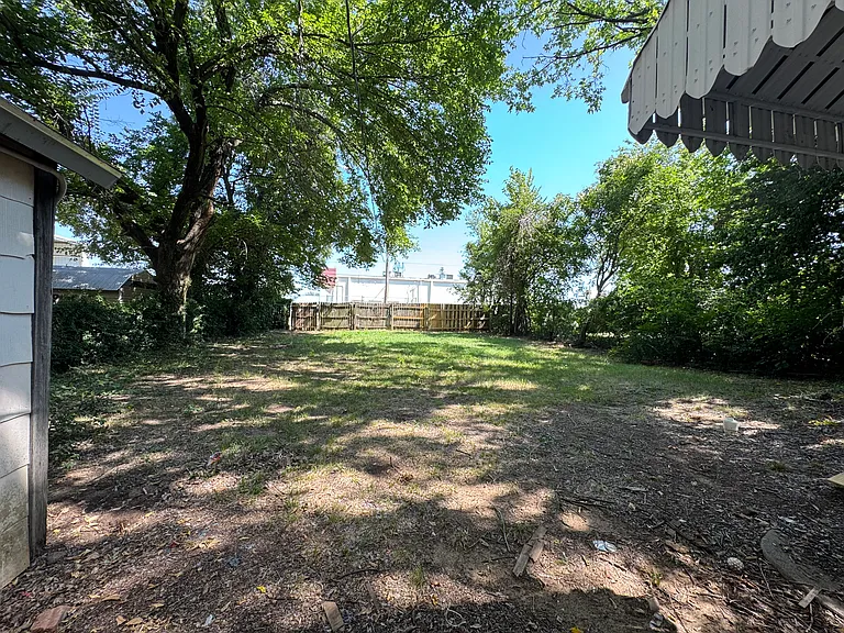 1240 E Walnut St — Photo 39