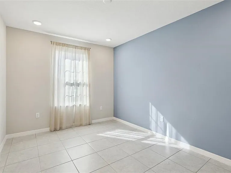 2410 Park Ave — Photo 11