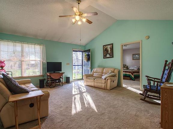4th image of 1234 Aurora Dr