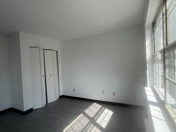 3rd image of 185 Palisade Ave #C4