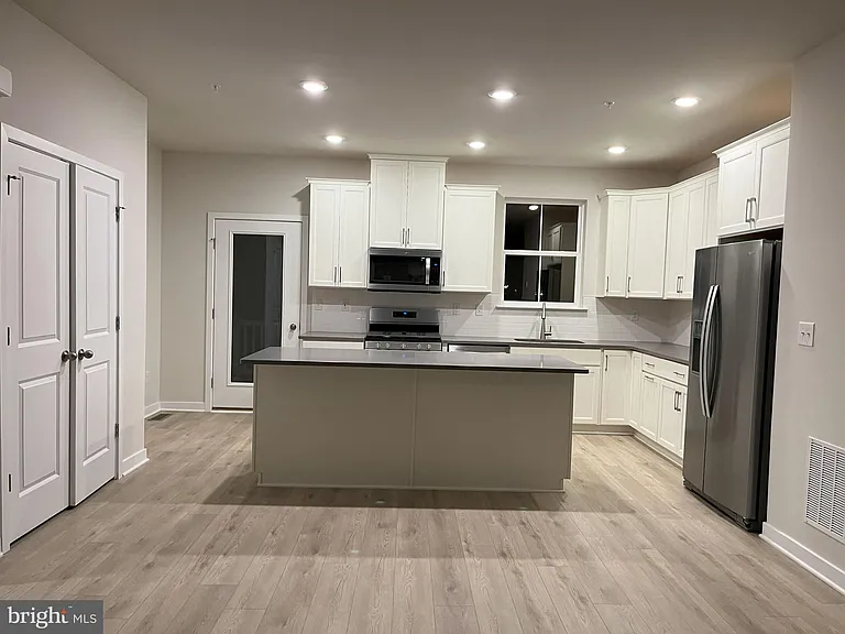 114 Continental Way — Photo 1