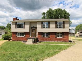 124 Village Dr, Scott Depot, WV 25560