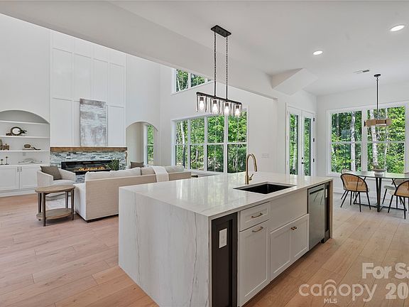 4th image of 460 Riddle Mill Rd
