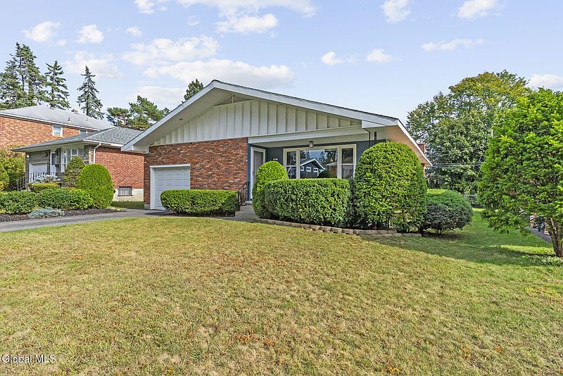 3rd image of 81 Hawthorne Avenue