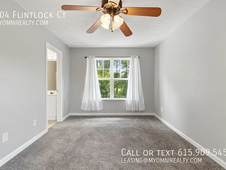 704 Courtney Ct — Photo 15