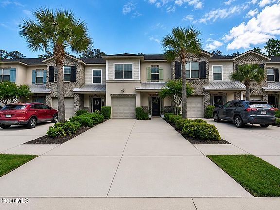 3rd image of 607 Mariners Cir