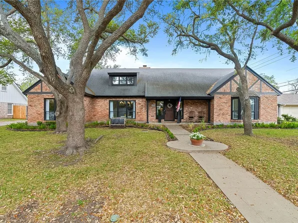 302 Cape May Dr, Corpus Christi, TX 78412