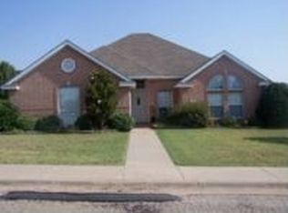 2 Park Place Cir, Iowa Park, TX 76367