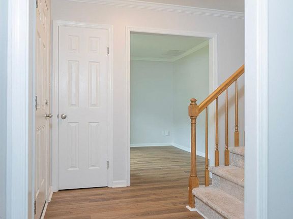 5th image of 934 Lowry Pl