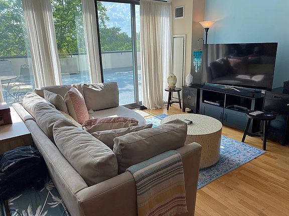 5th image of 900 Chicago Ave Unit 316