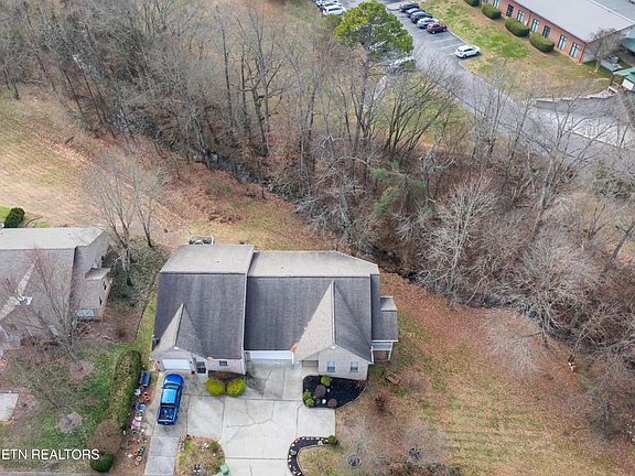 4th image of 921 Mercer Dr
