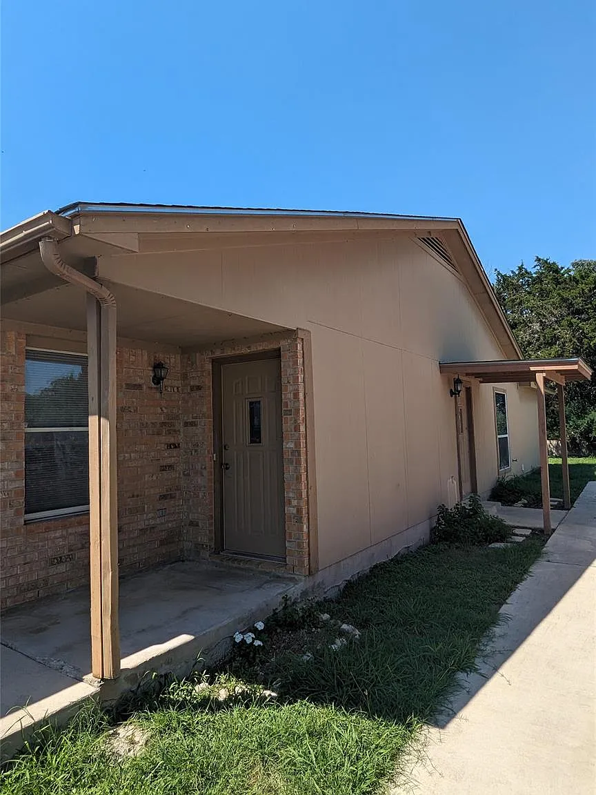 3 bed, 2.0 bath, 1100 sqft, $1,450 — Photo 1