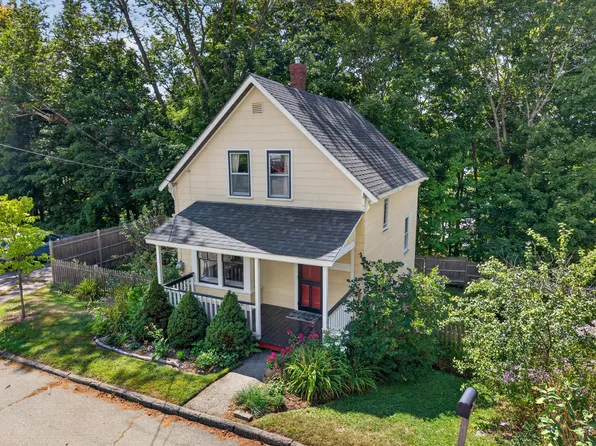 24 Glidden Street, Waldoboro, ME 04572