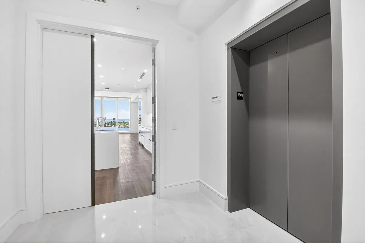 Building Photo - 220 Lake Shore Dr #1808