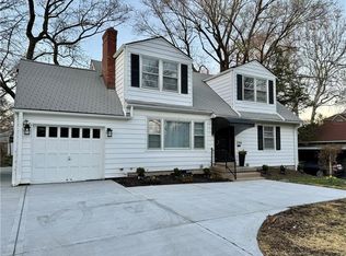 2518 Somerset Dr, Leawood, KS 66206