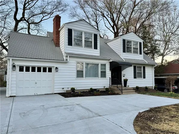 2518 Somerset Dr, Leawood, KS 66206