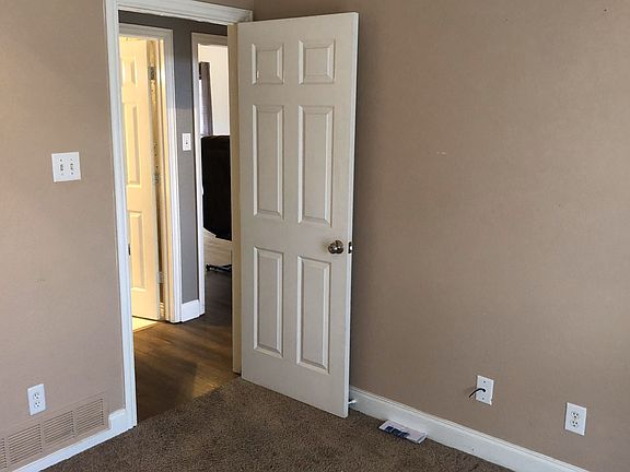 4th image of 2123 Millwood Dr