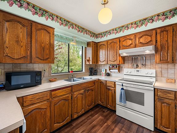 5th image of 9507 204b St