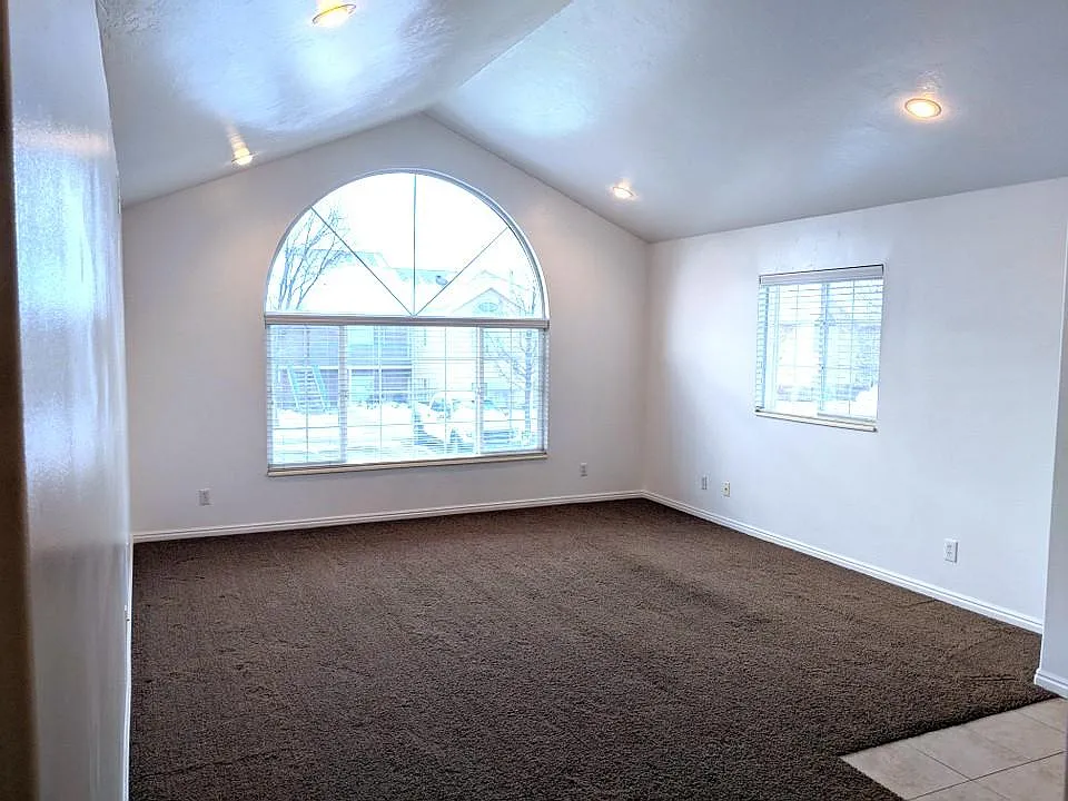 2 bed, 1100 sqft, $1,550 — Photo 1