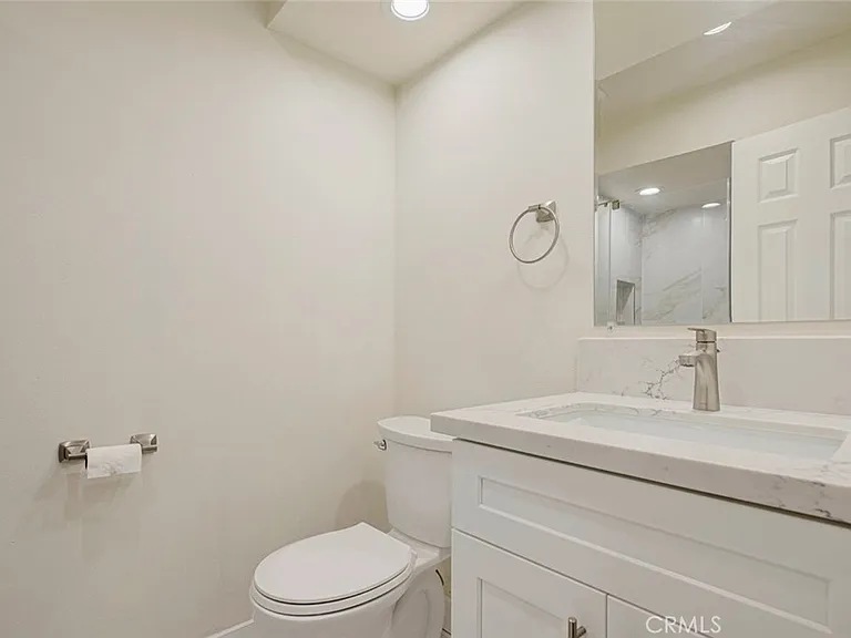 7409 Woodman Ave — Photo 10