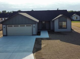 1307 Broce Bnd, Dodge City, KS 67801