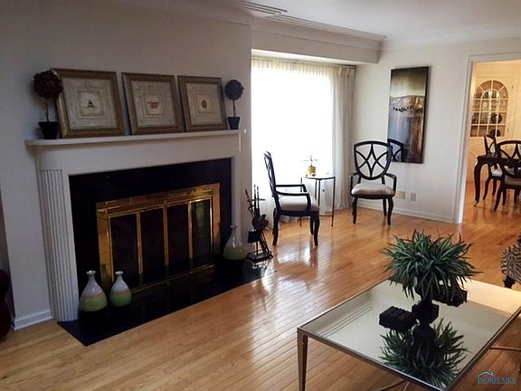 3rd image of 3329 Kenwood Blvd