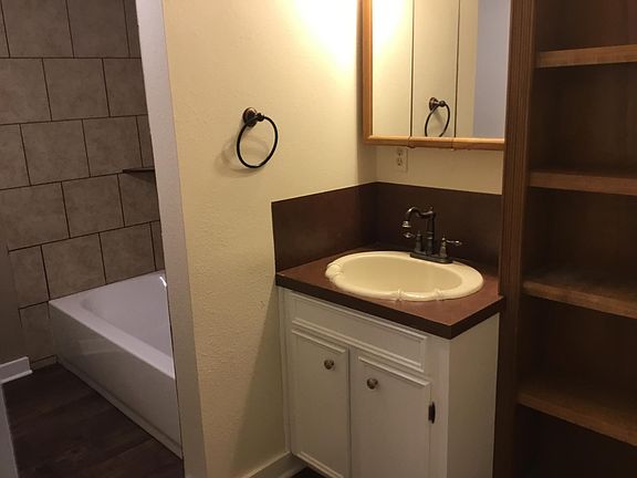 5th image of 702 Eakin Dr