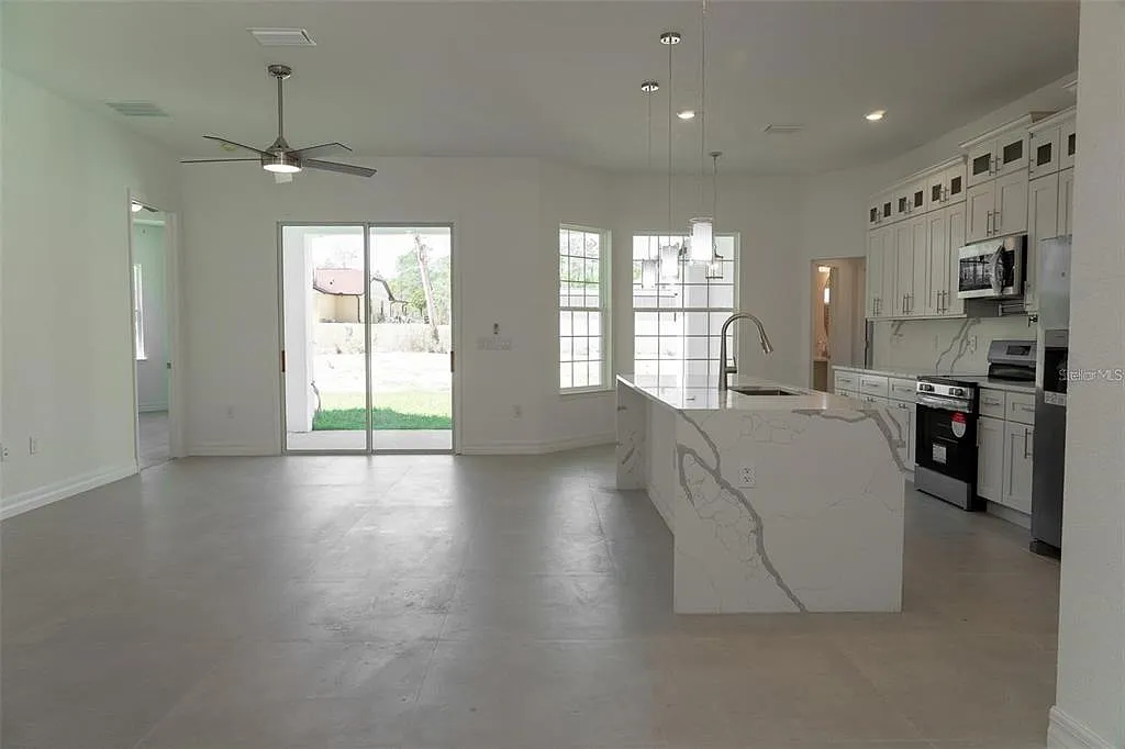 4 bed, 16.0 bath, 1801 sqft, $1,800 — Photo 3