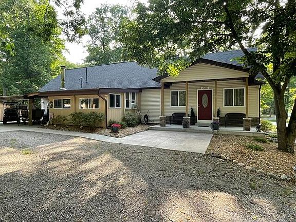 3rd image of 301 Pebble Ave