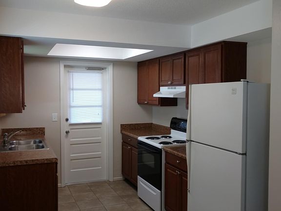 3rd image of 503 N Jupiter Ave