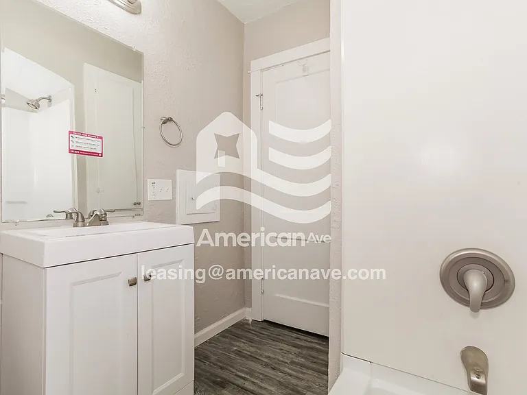 1643915_013_bathroom_13946133.jpg