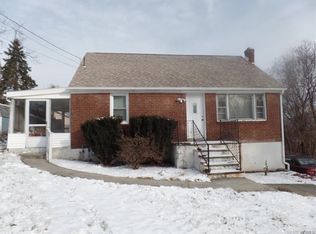 70 Lafayette Dr, New Windsor, NY 12553