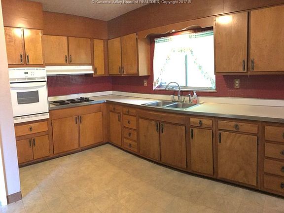 2nd image of 212 Willow Ln
