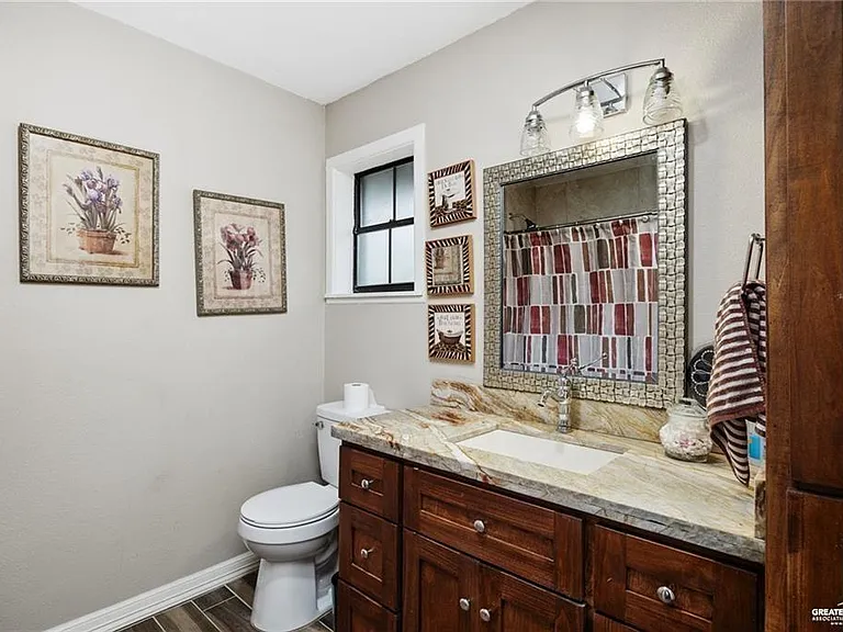 410 Stacie Ln — Photo 8